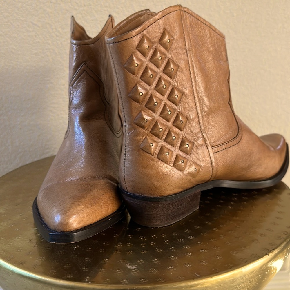 Steve Madden western style Boot